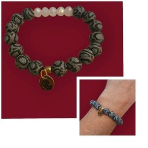 3/$30 Vintage CG Gray Snakeskin Rubber Beaded Stretch Bracelet
